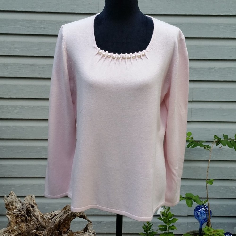 DESIGNERS ORIGINALS SIZE XL LONG SLEEVE SOFT SWEATER WITH PEARL BEADS @ THE NECK